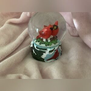 Cardinal musical snow globe, plays joy to the world nwot